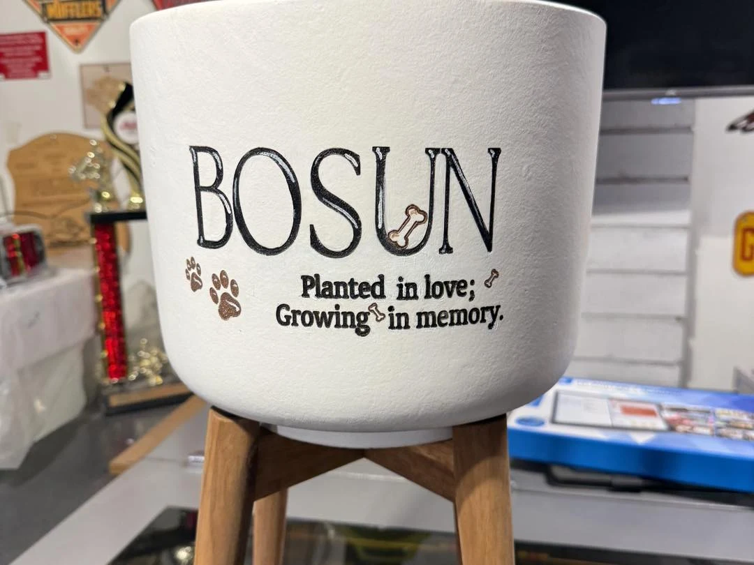White personalised memorial plant pot with engraved lettering